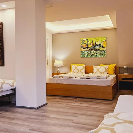 Budasmile At Buda Castle - Aircon & Free Parking