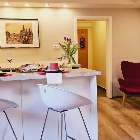 Appartement Budasmile At Buda Castle - Aircon & Free Parking Boedapest