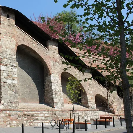 Budasmile At Buda Castle - Aircon & Free Parking *