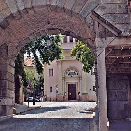 Budasmile At Buda Castle - Aircon & Free Parking *