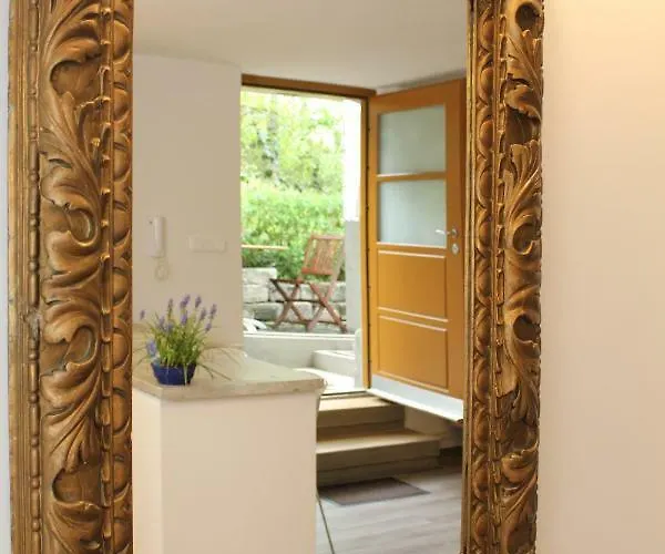 Budasmile At Buda Castle - Aircon & Free Parking Apartmán *